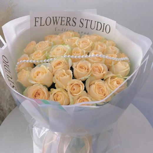 【爱的宣言】33朵香槟玫瑰精品花束 商品图0