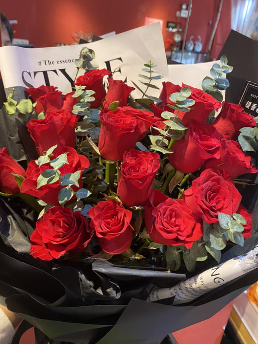 【永恒的爱】21朵时尚款红玫瑰高端花束 商品图1