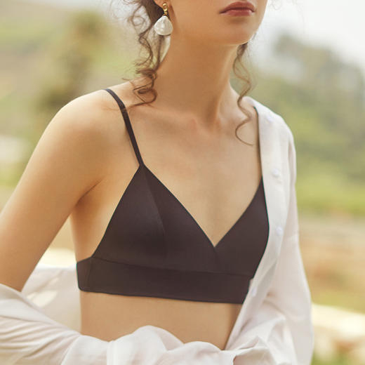 金三塔 女真丝缎面无痕美背内衣NZFBA393 商品图7