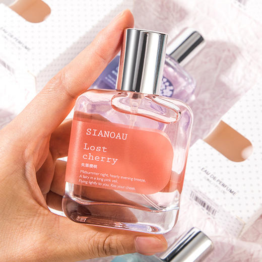 【小清新气息，买一送一！】小城伊香女士香水，花香与茶香的完美结合，持久淡雅。在这个春天，让你的气息如同山间清新的绿茶，如同盛开的栀子花一般美丽动人。 商品图2