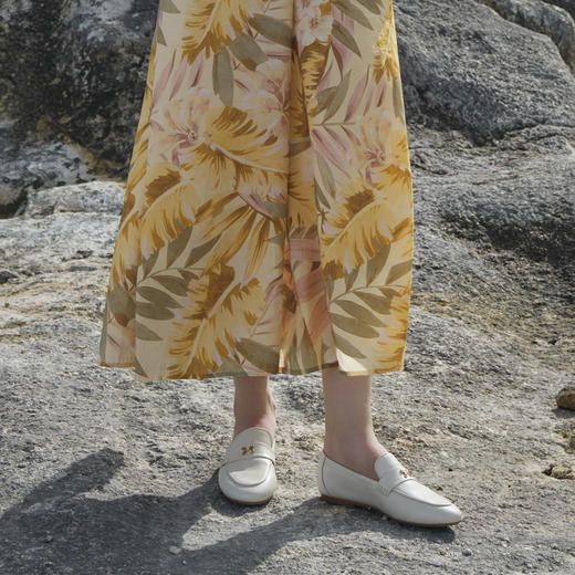 Julia Heuer 松紧带饰扣芭蕾鞋 商品图4