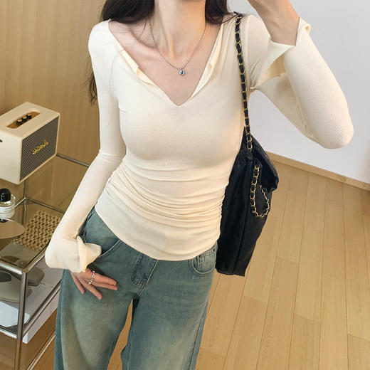 【v领显瘦打底衫】性感紧身长袖T恤  早秋设计感小众纯欲上衣内搭 商品图1