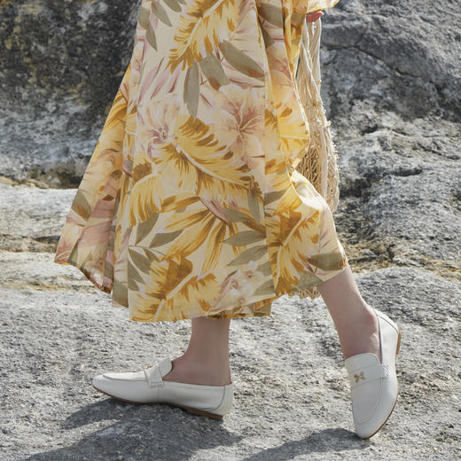 Julia Heuer 松紧带饰扣芭蕾鞋 商品图3