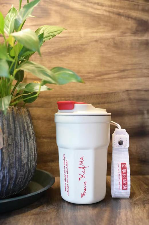 卡夫卡套组：深咖色签名刺绣托特包 + 卡夫卡“我会握紧你的手”便携式咖啡杯 商品图13