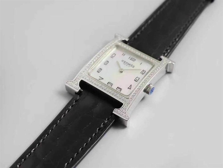Z6厂爱马仕HeureH系列镶钻女士石英腕表评测