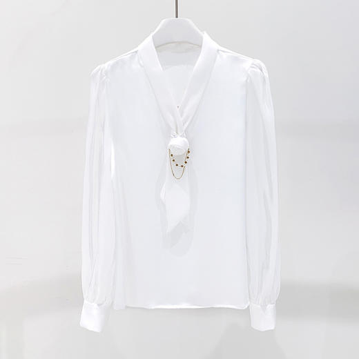 【铂金会员165/天猫229/差价64】(13111)2023新款春秋白色珠光缎面V领长袖气质漂亮职业雪纺衫上衣女衬衫 商品图6