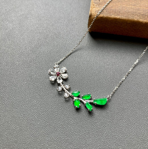 高冰种阳绿翡翠小花锁骨链18k白金镶嵌 商品图1
