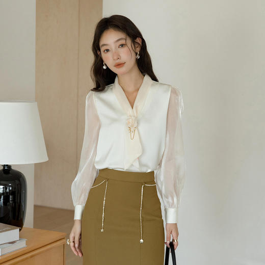 【铂金会员165/天猫229/差价64】(13111)2023新款春秋白色珠光缎面V领长袖气质漂亮职业雪纺衫上衣女衬衫 商品图2