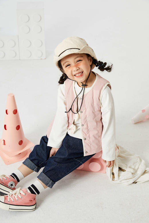 立体萌爪羽绒马甲 商品图0