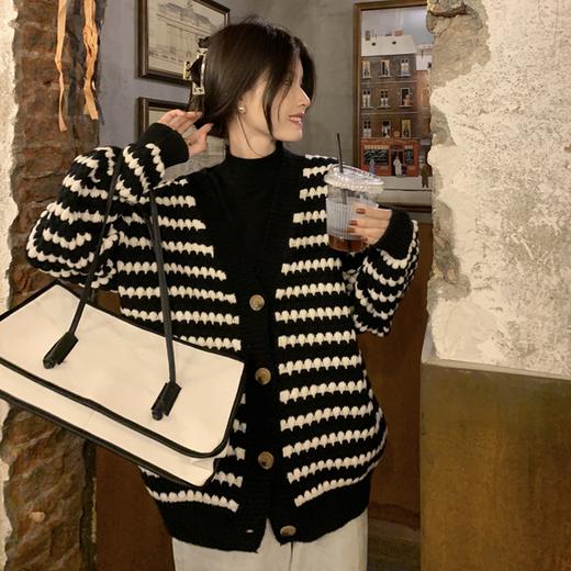 【条纹针织开衫】2023新款小众设计感长袖 V领宽松慵懒 毛衣外套 时尚优雅 商品图1