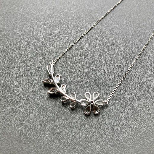 高冰种阳绿翡翠小花锁骨链18k白金镶嵌 商品图5