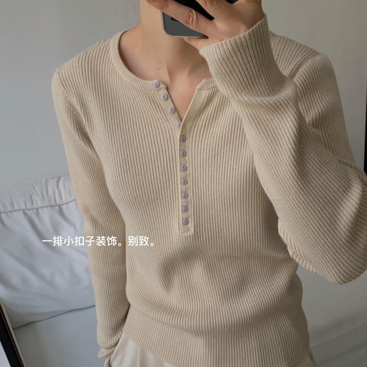 老米优品/ 预售3-5 韩系女友《一排扣螺纹针织衫》知冷知热的针织衫，应对秋日的多变~~ 修身显瘦，气质温柔 MY230823B 商品图2