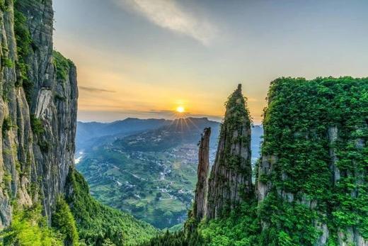 【地道恩施】绝壁、地缝、清山碧水、古老吊脚楼，北纬30度的秘境5日游 商品图3