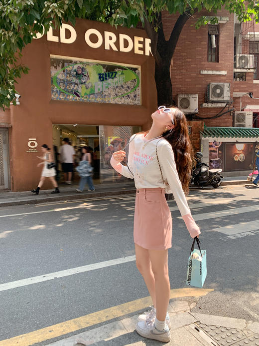 <曾小咸推荐>【梦幻萌宠】猫咪印花长袖T恤/收扣白色牛仔裤 商品图5