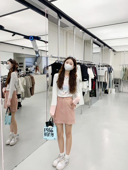 <曾小咸推荐>【梦幻萌宠】猫咪印花长袖T恤/收扣白色牛仔裤 商品图2