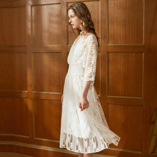 欧芮儿秋装女2019   收腰V领镂空七分袖蕾丝连衣裙女中长款 商品图0