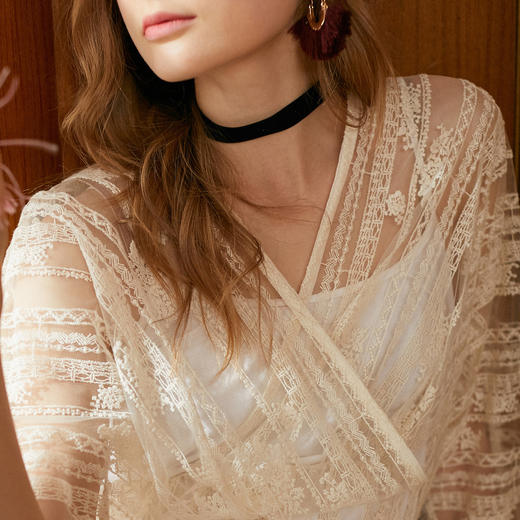 欧芮儿秋装女2019   收腰V领镂空七分袖蕾丝连衣裙女中长款 商品图2
