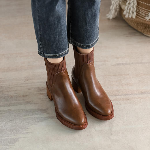 阿么手工女鞋复古显瘦百搭真皮短靴粗跟5.5CM显瘦针织瘦瘦靴棕色 商品图1