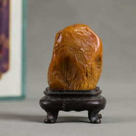 清 田黄石雕携琴访友山子摆件（红木座)