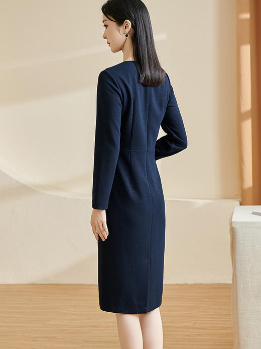 剩S/M/XL 米思阳2026春季新款通勤优雅收腰修身裙纯色长袖V领显瘦长裙2418 商品图3
