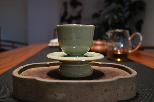 【千峰翠色】越窑秘色瓷 暗刻莲花纹 主人杯带盏托 商品图3