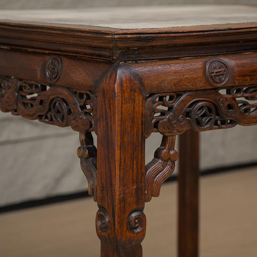 清中期 红木镶云石透雕事事如意八仙桌 商品图1