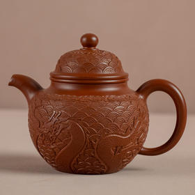 吴芳娣 《龙纹掇只壶》 正高级工艺美术师