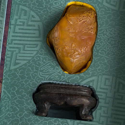 清 田黄石雕携琴访友山子摆件（红木座) 商品图4