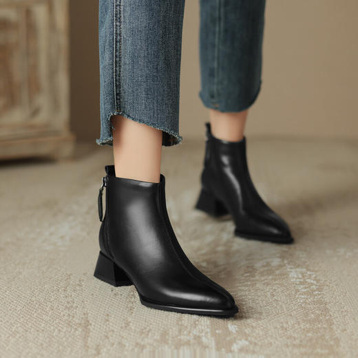时尚气质，粗跟矮跟短靴DB-MJ5671 商品图3