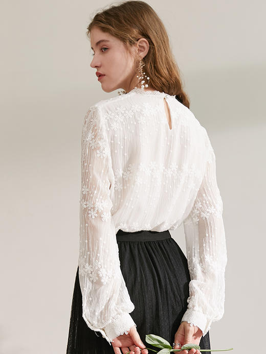 欧芮儿2020新款春装圆领长袖套头蕾丝雪纺衫刺绣镂空透视白色上衣 商品图1