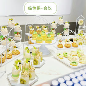 清新绿色系甜品台