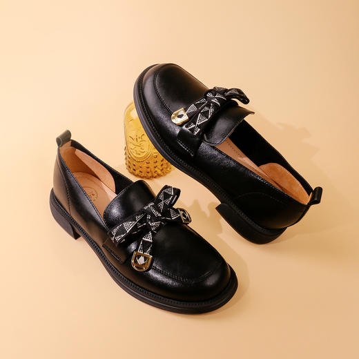 Safiya/索菲娅2023秋季新品 英伦风软底一脚蹬蝴蝶结休闲小皮鞋深口鞋 SF33112038 商品图1