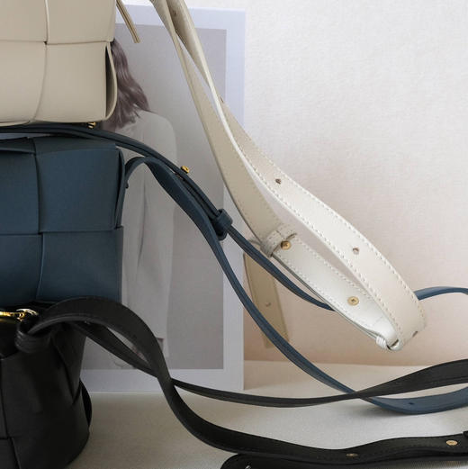 【一线代工】女士羊皮编织包枕头方包 商品图6