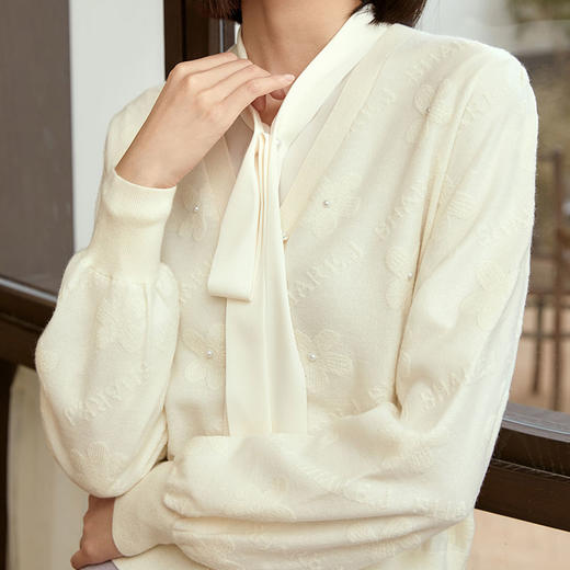 玳莎V领针织开衫女秋季花朵提花设计感优雅气质上衣外套  DC33303 商品图1