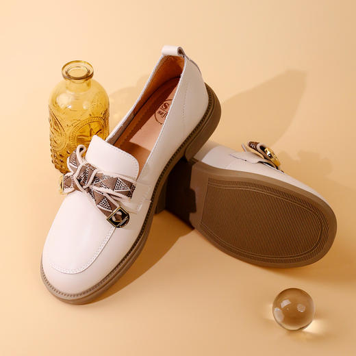 Safiya/索菲娅2023秋季新品 英伦风软底一脚蹬蝴蝶结休闲小皮鞋深口鞋 SF33112038 商品图5