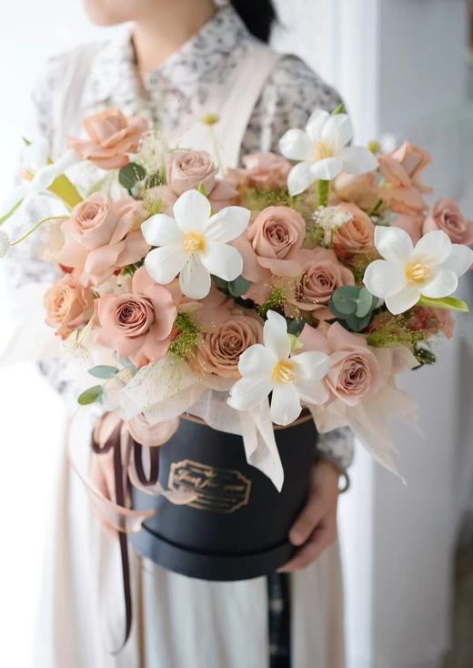 鲜花抱抱桶 商品图0