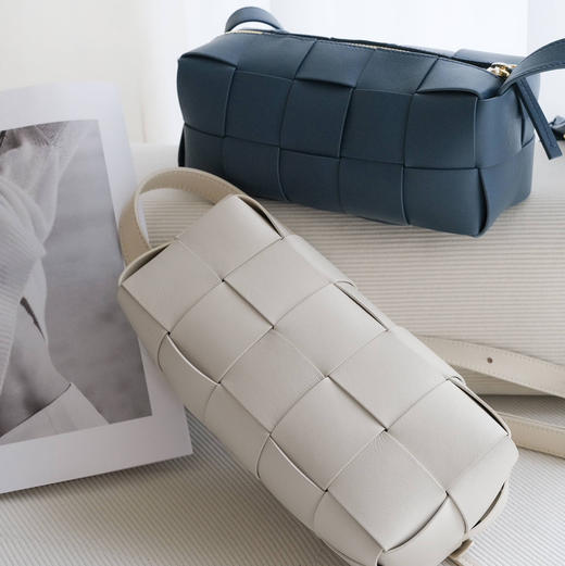 【一线代工】女士羊皮编织包枕头方包 商品图4