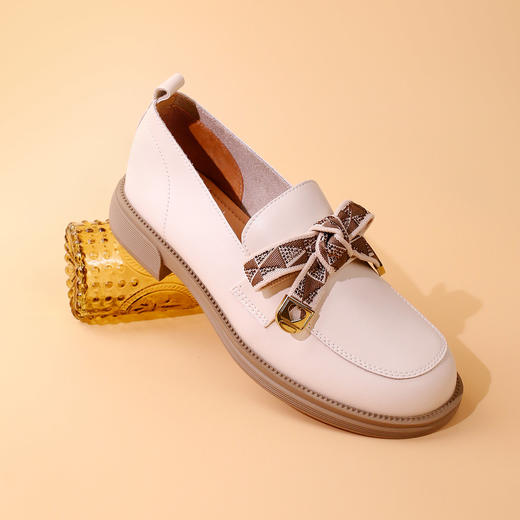 Safiya/索菲娅2023秋季新品 英伦风软底一脚蹬蝴蝶结休闲小皮鞋深口鞋 SF33112038 商品图3