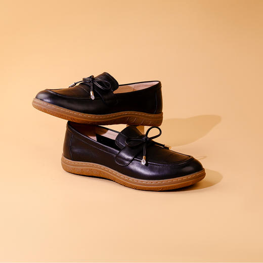 Safiya/索菲娅2023秋新款防滑平底蝴蝶结一脚蹬真皮单鞋 SF33112035 商品图2