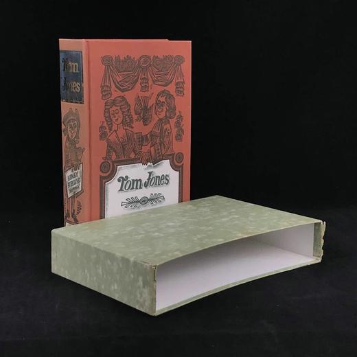 亨利·菲尔丁《汤姆·琼斯》（1973） 数十幅木版画插图 精装18开带书匣 商品图0