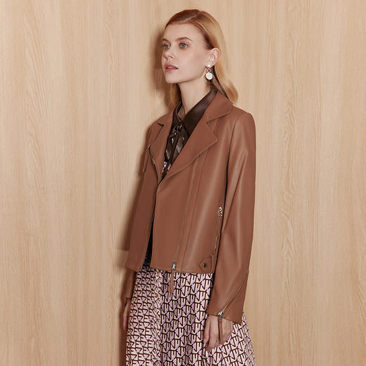 EITIE爱特爱冬季新款女装时尚干练显瘦外套女短款皮衣7193802 商品图9