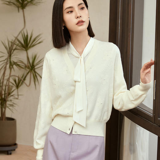 玳莎V领针织开衫女秋季花朵提花设计感优雅气质上衣外套  DC33303 商品图0