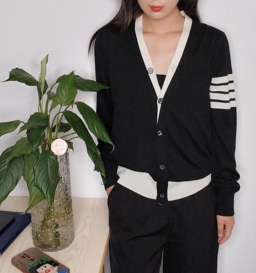 假两件V领针织开衫2023年春秋新款宽松慵懒风撞色毛衣设计感上衣外套女 商品图4