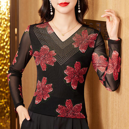 KQL402H3252 2023秋季新款时尚洋气V领烫钻网纱气质显瘦长袖百搭小衫打底衫女 商品图0