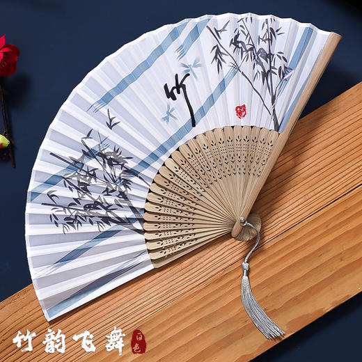 【古风扇子，国风国潮】便携折扇，夏天女舞蹈绢布旗袍汉服随身折扇，轻盈便携，随时随地享受清凉，优质材料，手感舒适，持久耐用，让你的夏日更加舒适，尽情展现你的优雅和魅力！ 商品图3