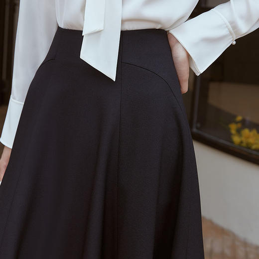 玳莎气质显瘦大摆伞裙2023年秋季新款垂感黑色赫本风中长款A字裙  DC34302 商品图2