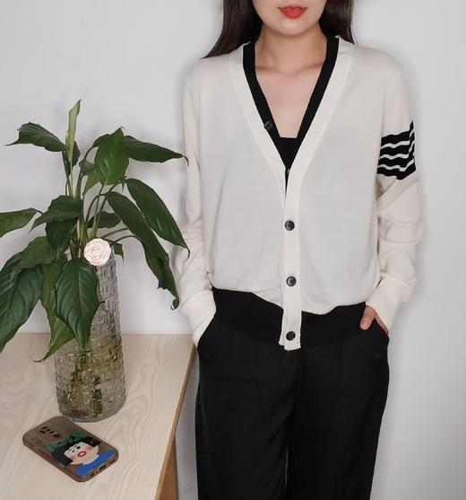 假两件V领针织开衫2023年春秋新款宽松慵懒风撞色毛衣设计感上衣外套女 商品图3