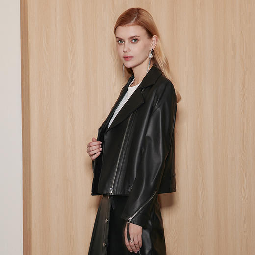 EITIE爱特爱冬季新款女装时尚干练显瘦外套女短款皮衣7193802 商品图2