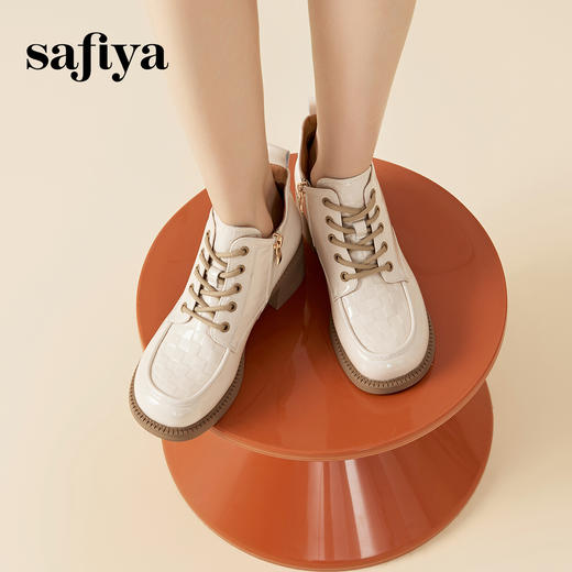 Safiya/索菲娅2023冬季新品 复古英伦风圆头漆皮系带粗跟厚底短靴（绒里）） SF34116005/SF34118005 商品图3