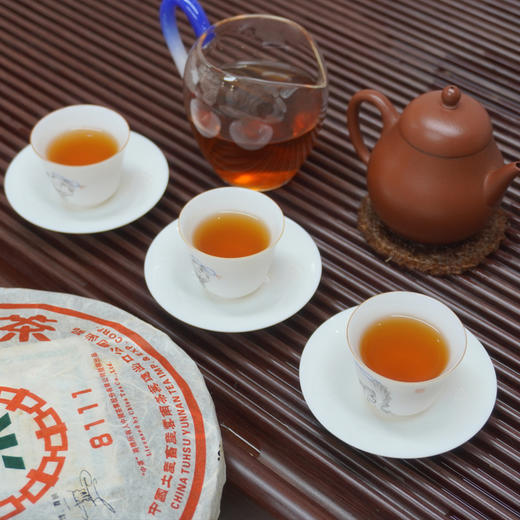 2006年中茶大蓝印铁饼8111普洱茶老生茶 舒服烟香批次 好回甘干仓真品 商品图11